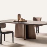 Modern yemek masası ve sandalye seti, şık ve minimalist tasarım.